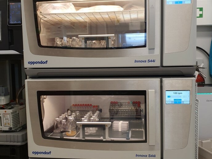 Refrigerated Shaking Incubators: Innova S44i 1” and 2” orbit